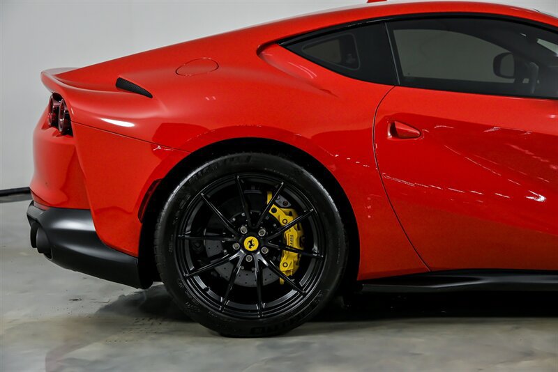 Used 2018 Ferrari 812 Superfast RWD image 12