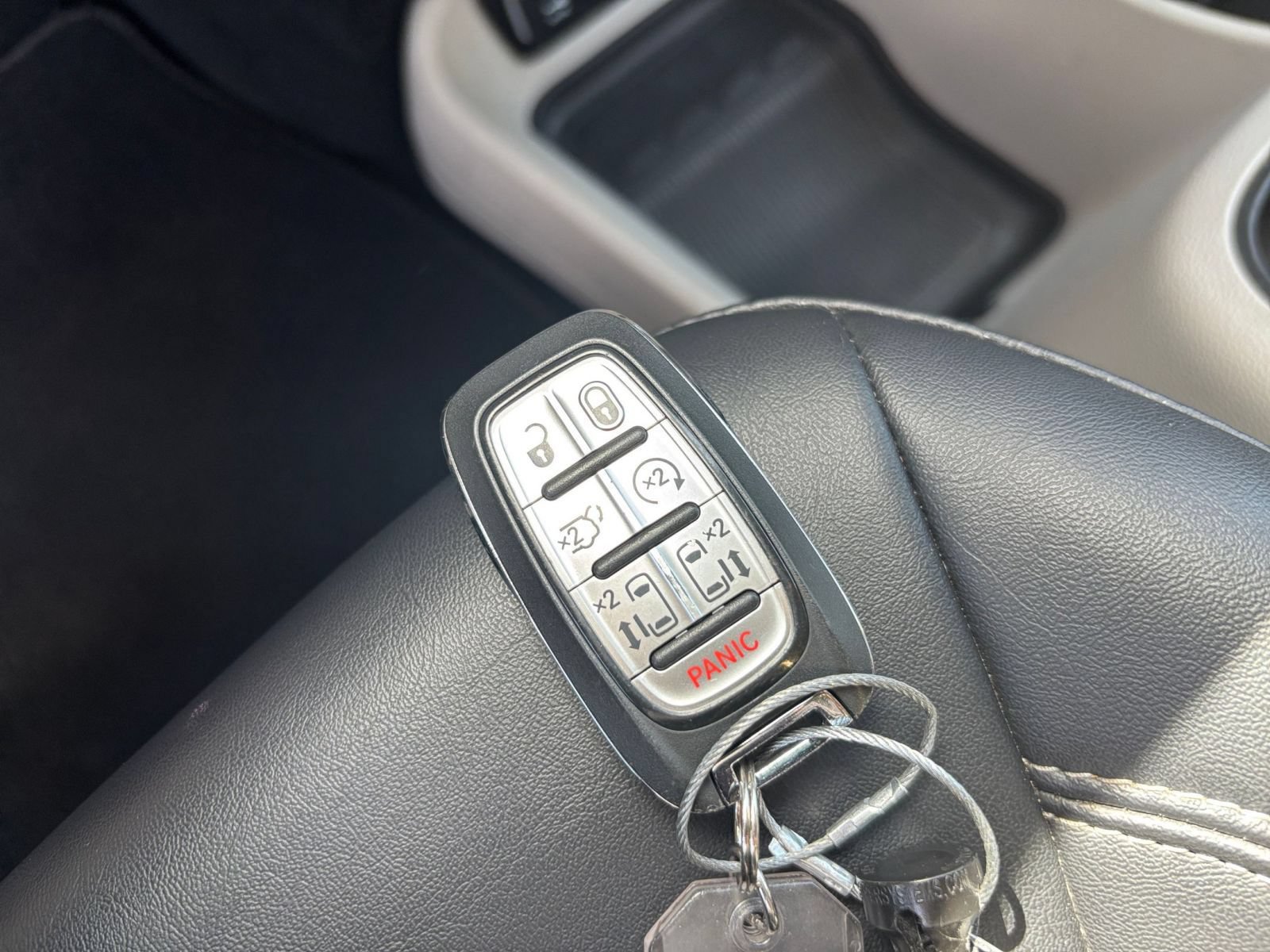 Used 2024 Chrysler Pacifica Touring-L FWD image 26