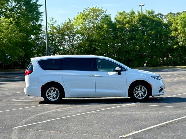 Used 2023 Chrysler Pacifica Touring-L FWD image 9