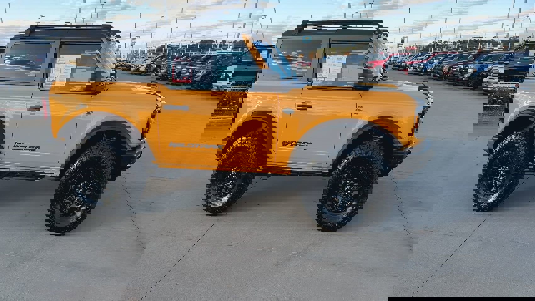 Used 2022 Ford Bronco Wildtrak image 9