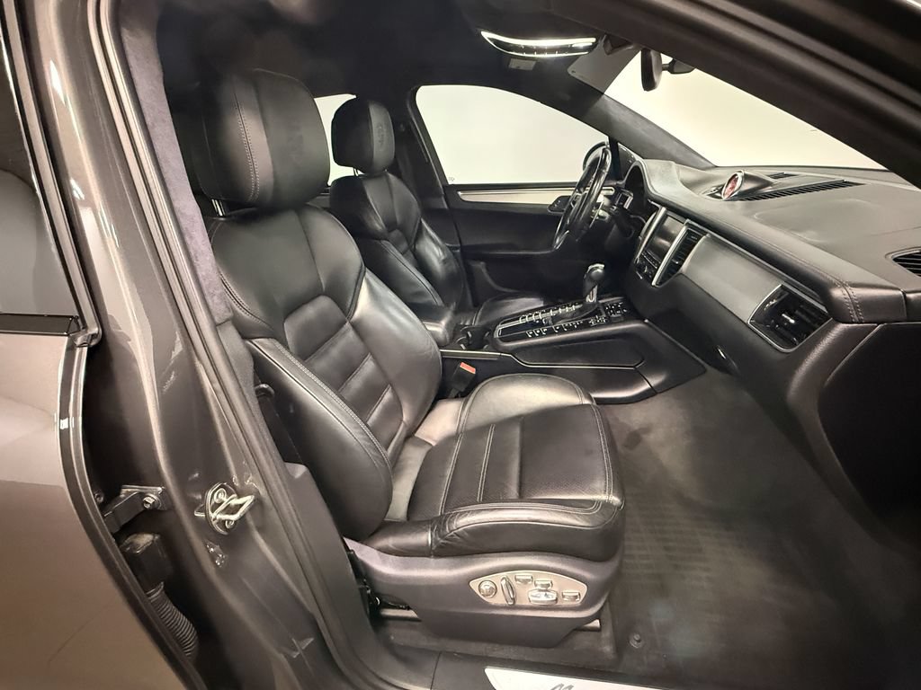 Used 2015 Porsche Macan Turbo AWD/4WD image 13