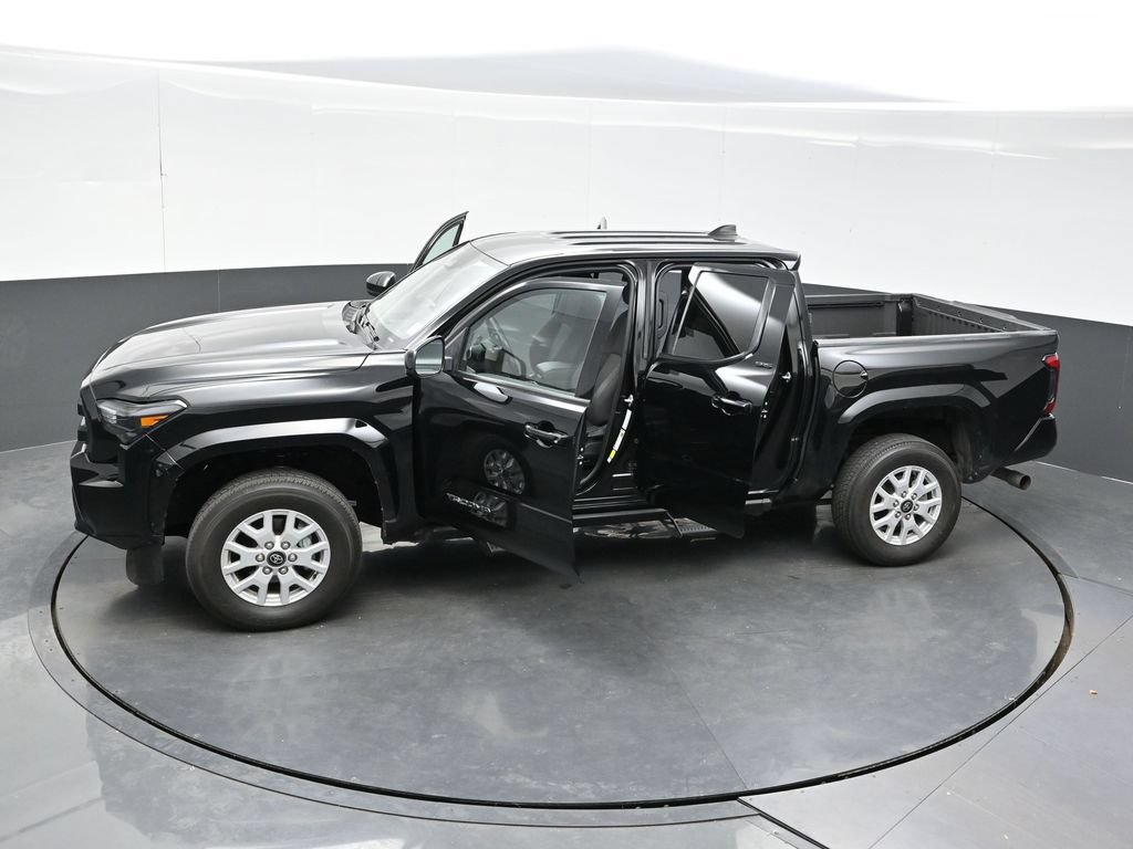 Used 2025 Toyota Tacoma SR5 AWD/4WD image 36