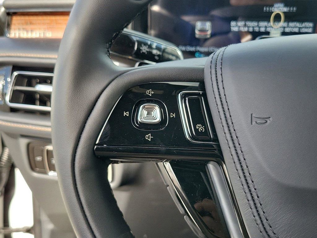 New 2025 Lincoln Aviator Black Label w/ Jet Appearance Package image 28