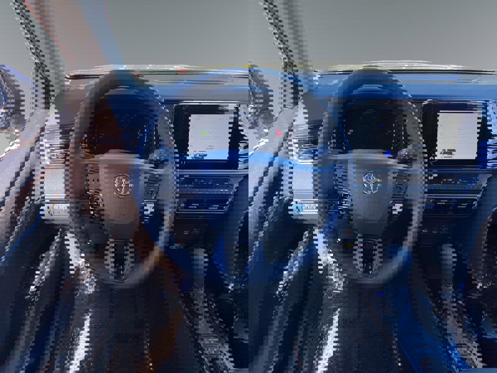 Used 2025 Toyota Camry LE image 12