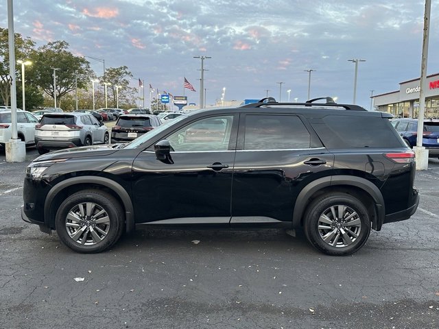 Certified 2023 Nissan Pathfinder SV w/ Black Appearance Package image 7