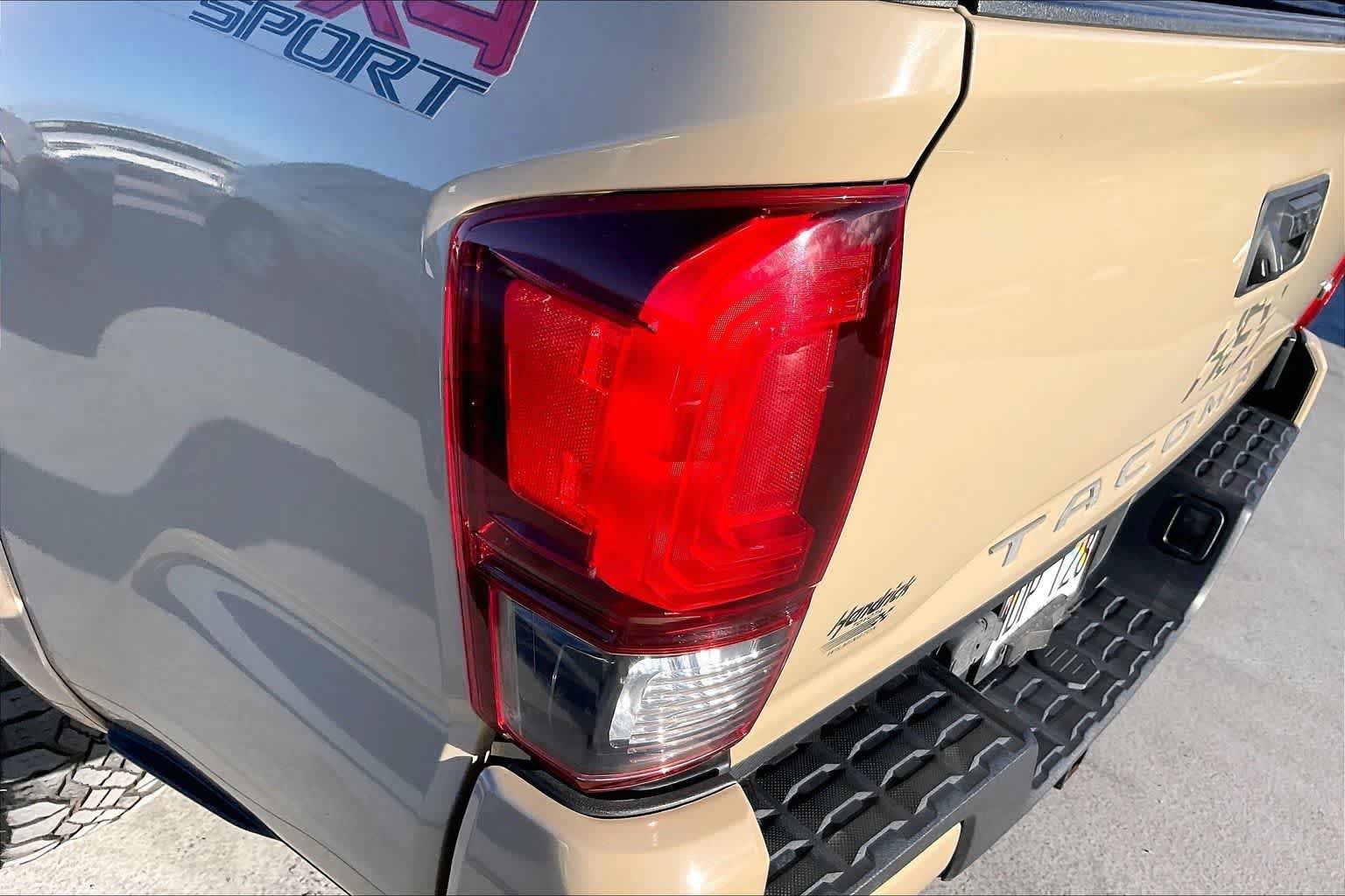 Used 2019 Toyota Tacoma TRD Sport AWD/4WD image 32