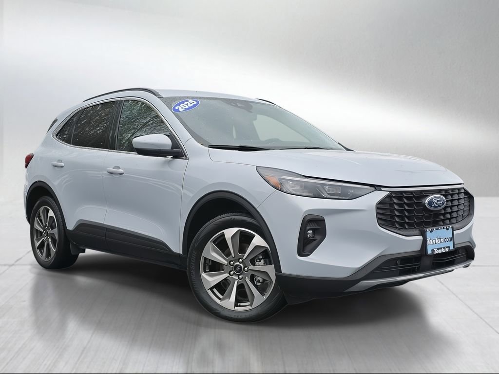 Used 2025 Ford Escape Platinum image 1