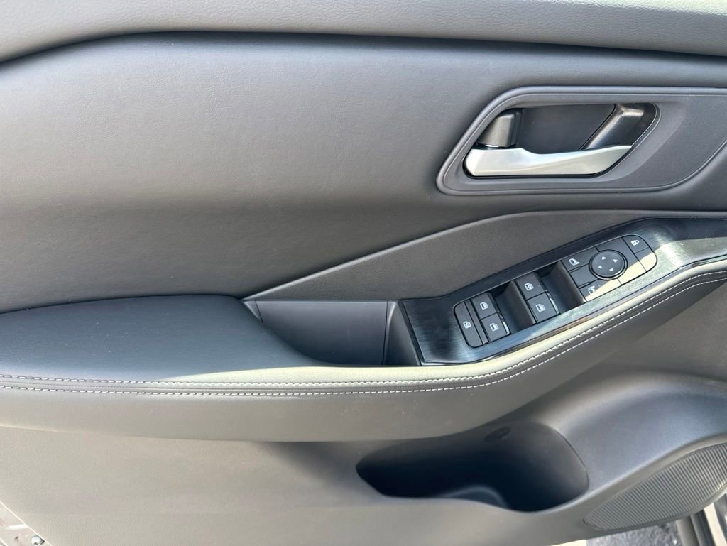 New 2026 Nissan Rogue SV FWD image 10