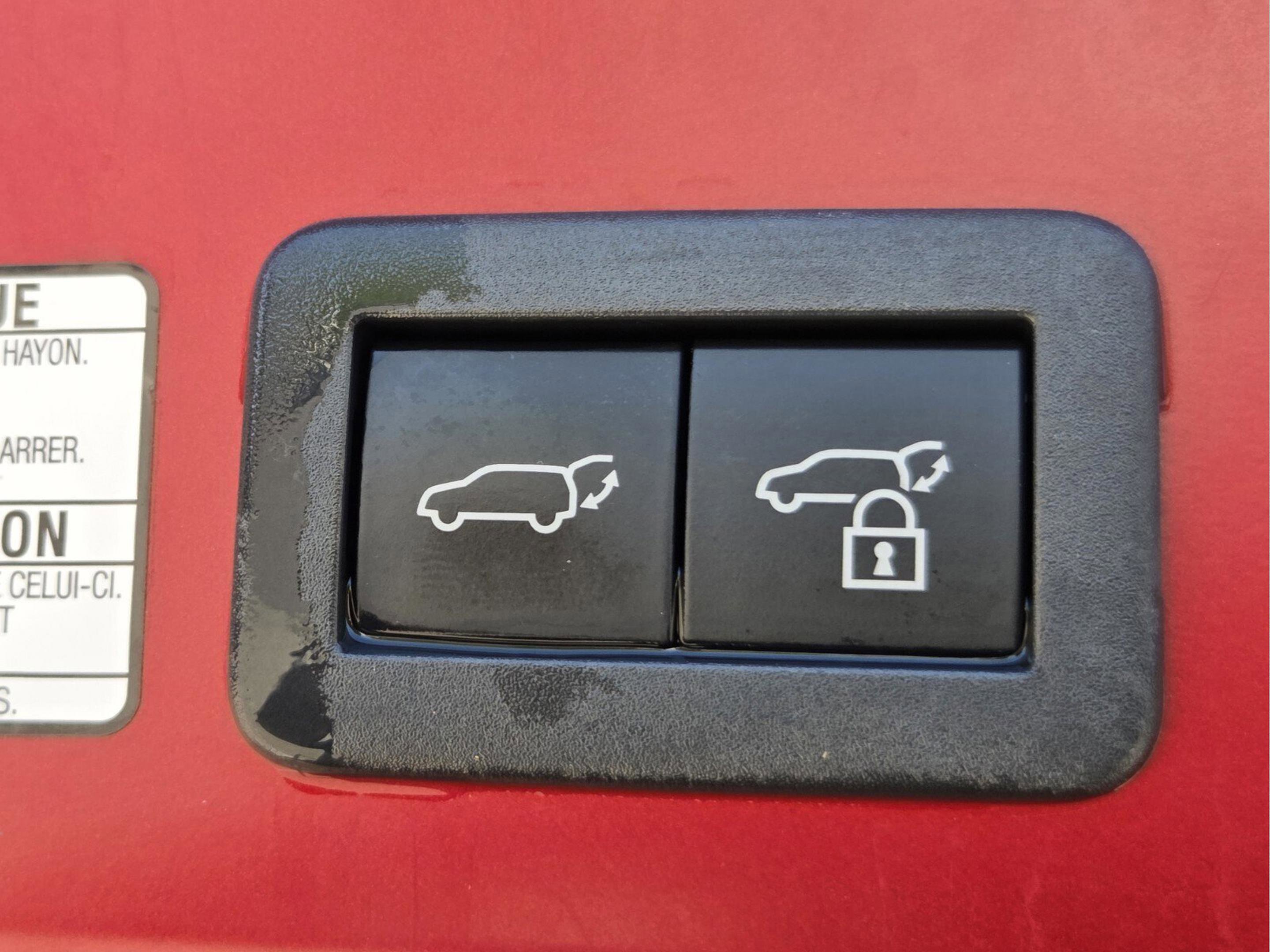 Used 2022 Toyota Corolla Cross XLE w/ Convenience Package AWD/4WD image 11