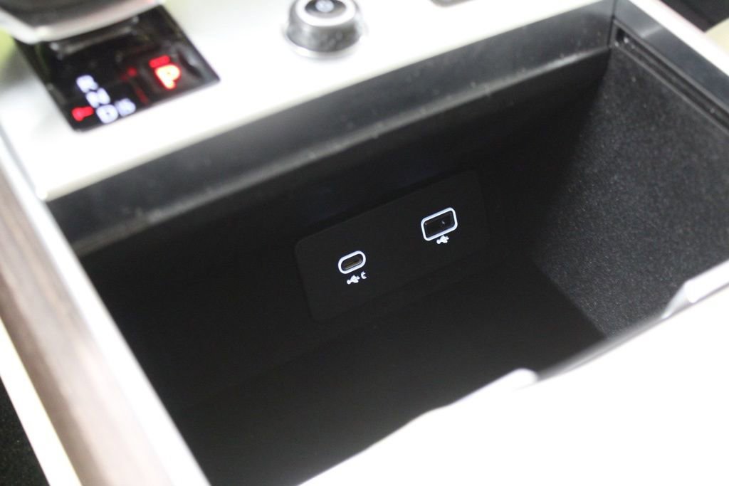 Used 2023 Land Rover Range Rover SE image 28