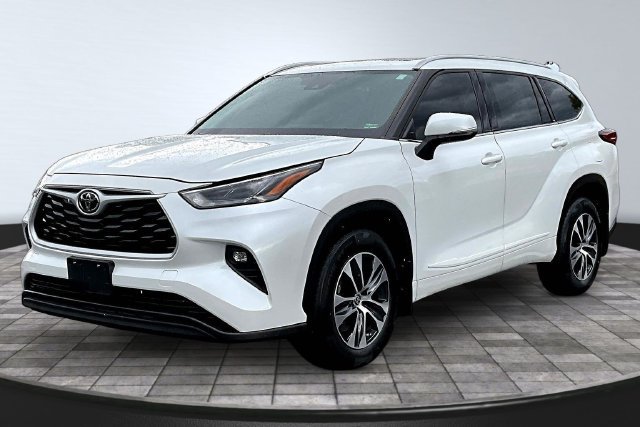 Used 2022 Toyota Highlander XLE w/ Protection Package #3 (TMS)
