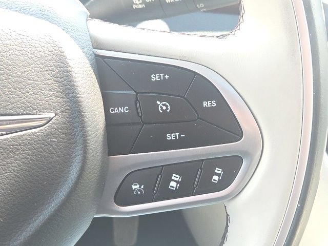 Used 2018 Chrysler Pacifica Limited w/ Advanced Safetytec Group FWD image 36