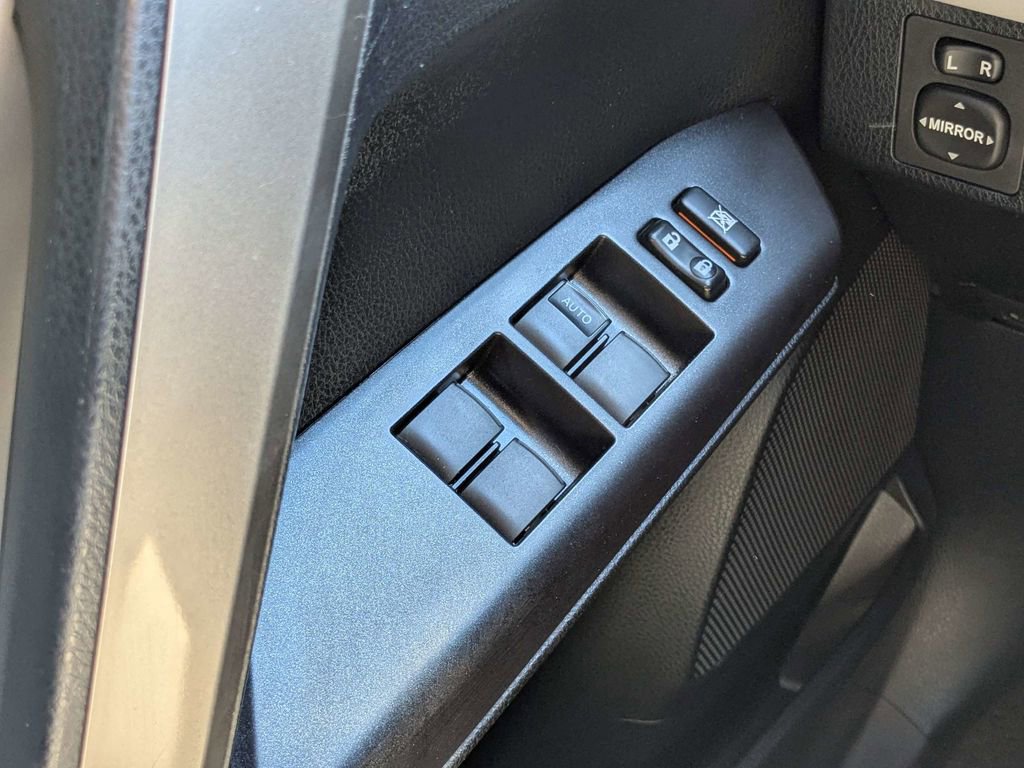 Used 2018 Toyota RAV4 XLE AWD/4WD image 19
