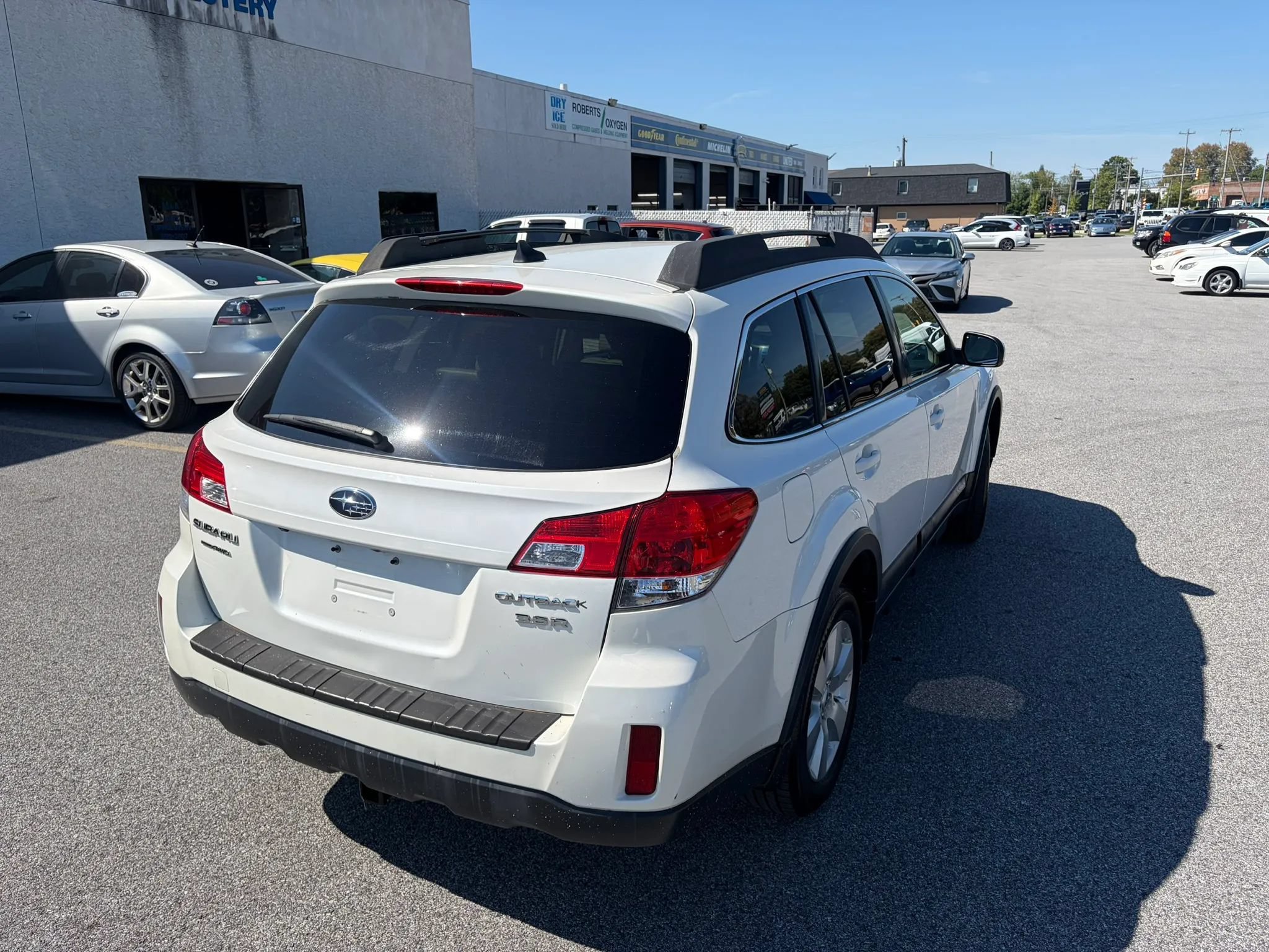 Used 2012 Subaru Outback 3.6R Limited w/ Moonroof Pkg AWD/4WD image 8