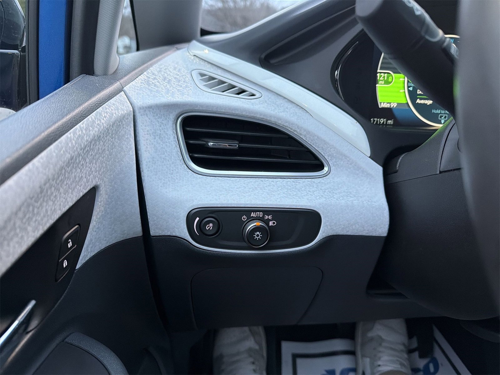 Used 2020 Chevrolet Bolt LT image 18