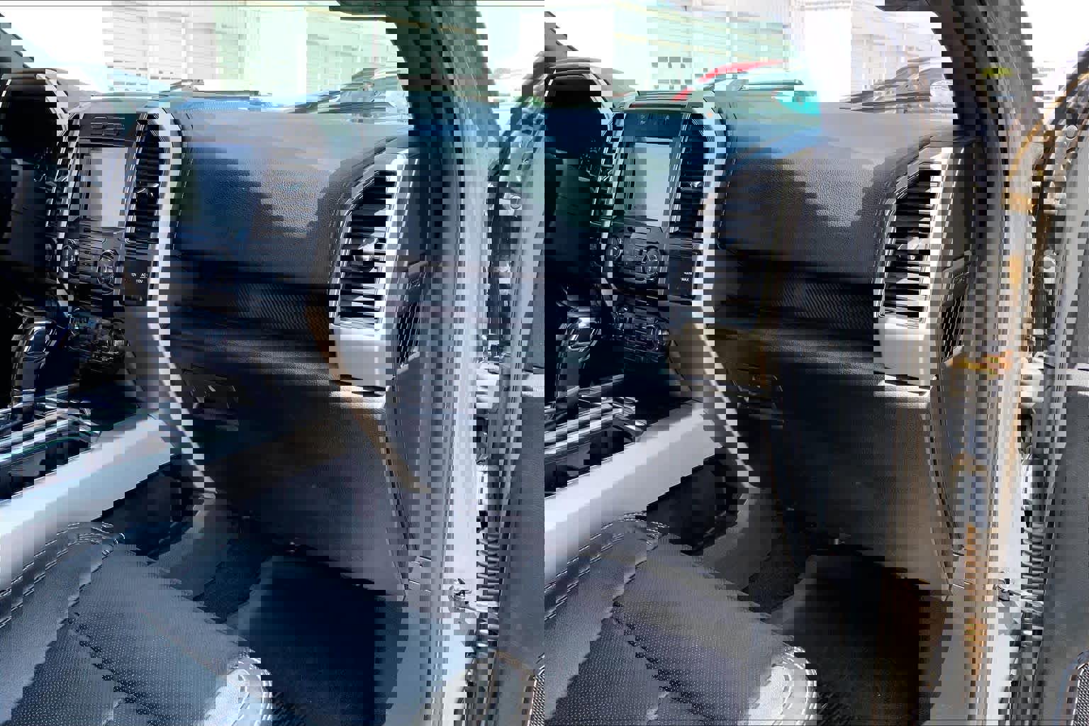 Used 2018 Ford F150 Lariat AWD/4WD image 19