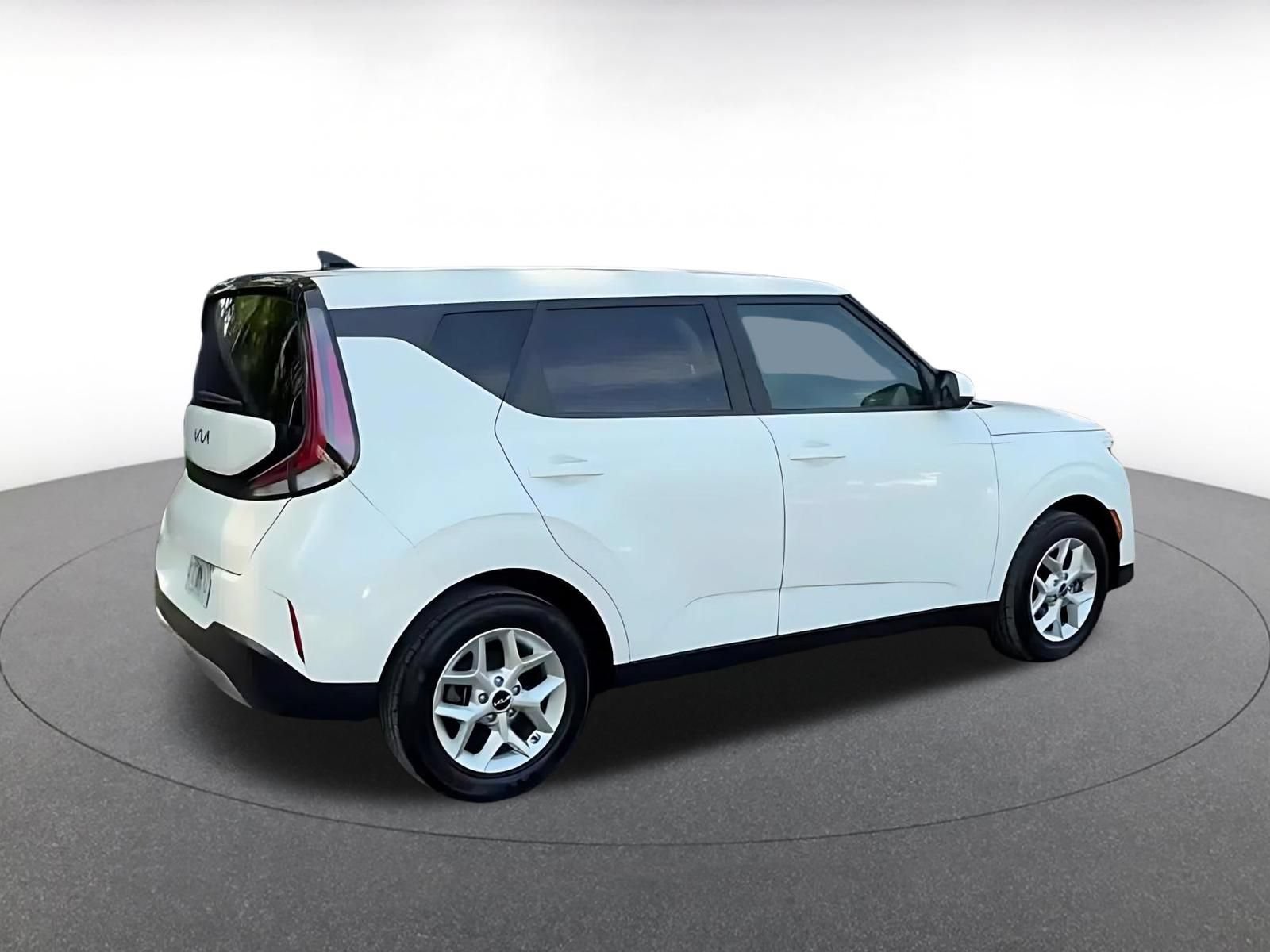 Used 2025 Kia Soul LX w/ LX Technology Package FWD image 14