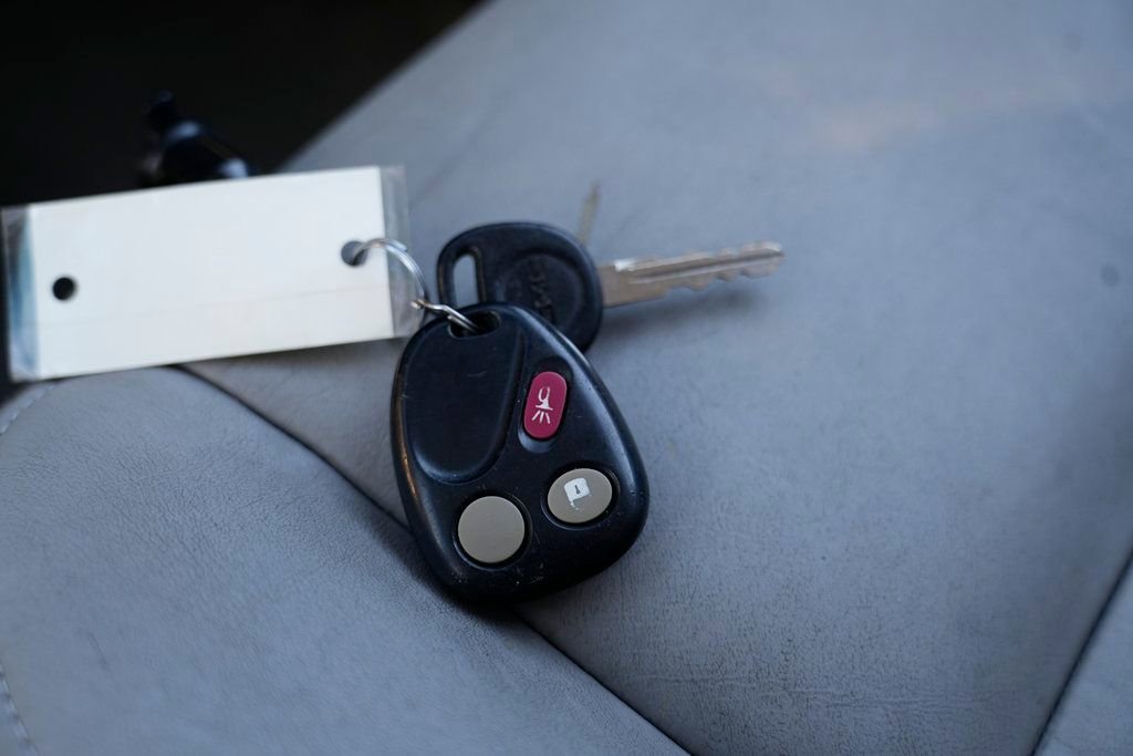 Used 2009 GMC Envoy Denali w/ Sun And 6-Disc Cd Package image 51