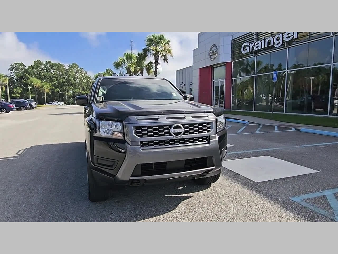 Used 2025 Nissan Frontier SV AWD/4WD image 19