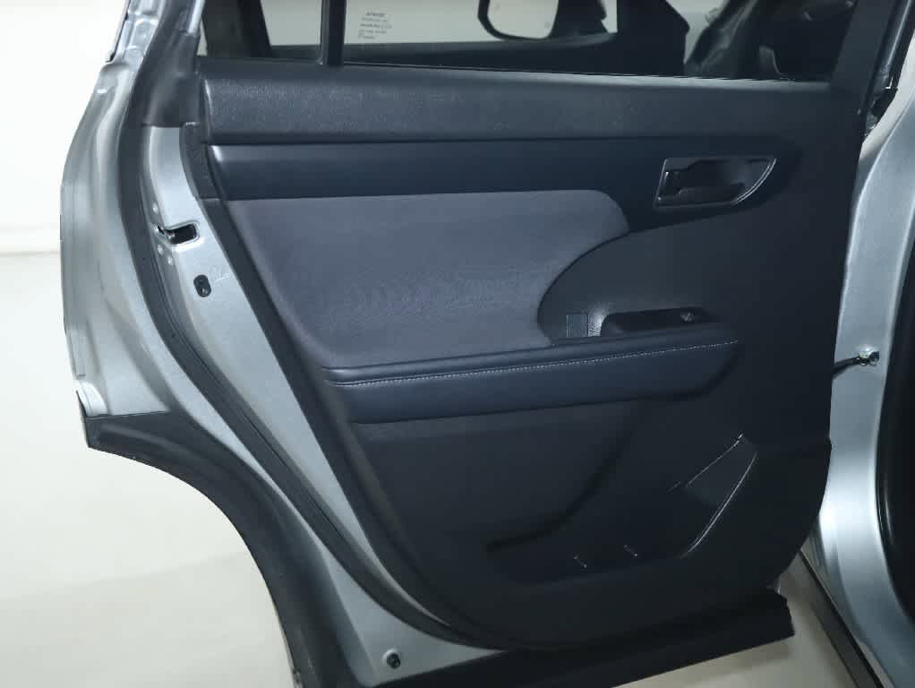 Used 2023 Toyota Highlander LE AWD/4WD image 13