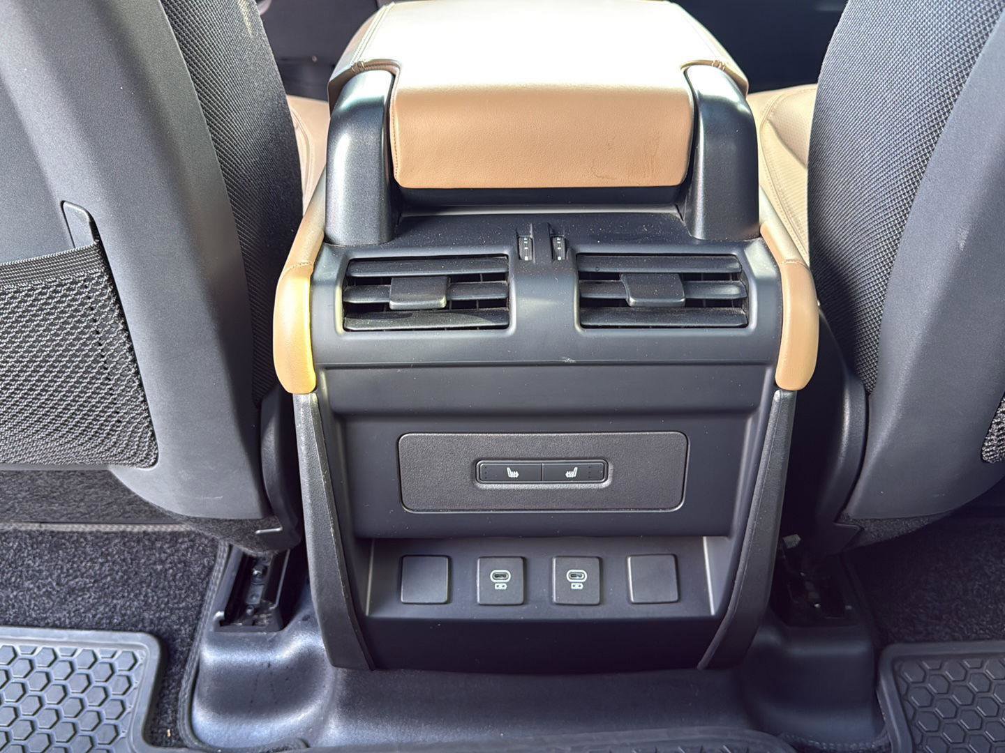 Used 2025 Land Rover Defender 110 X image 19