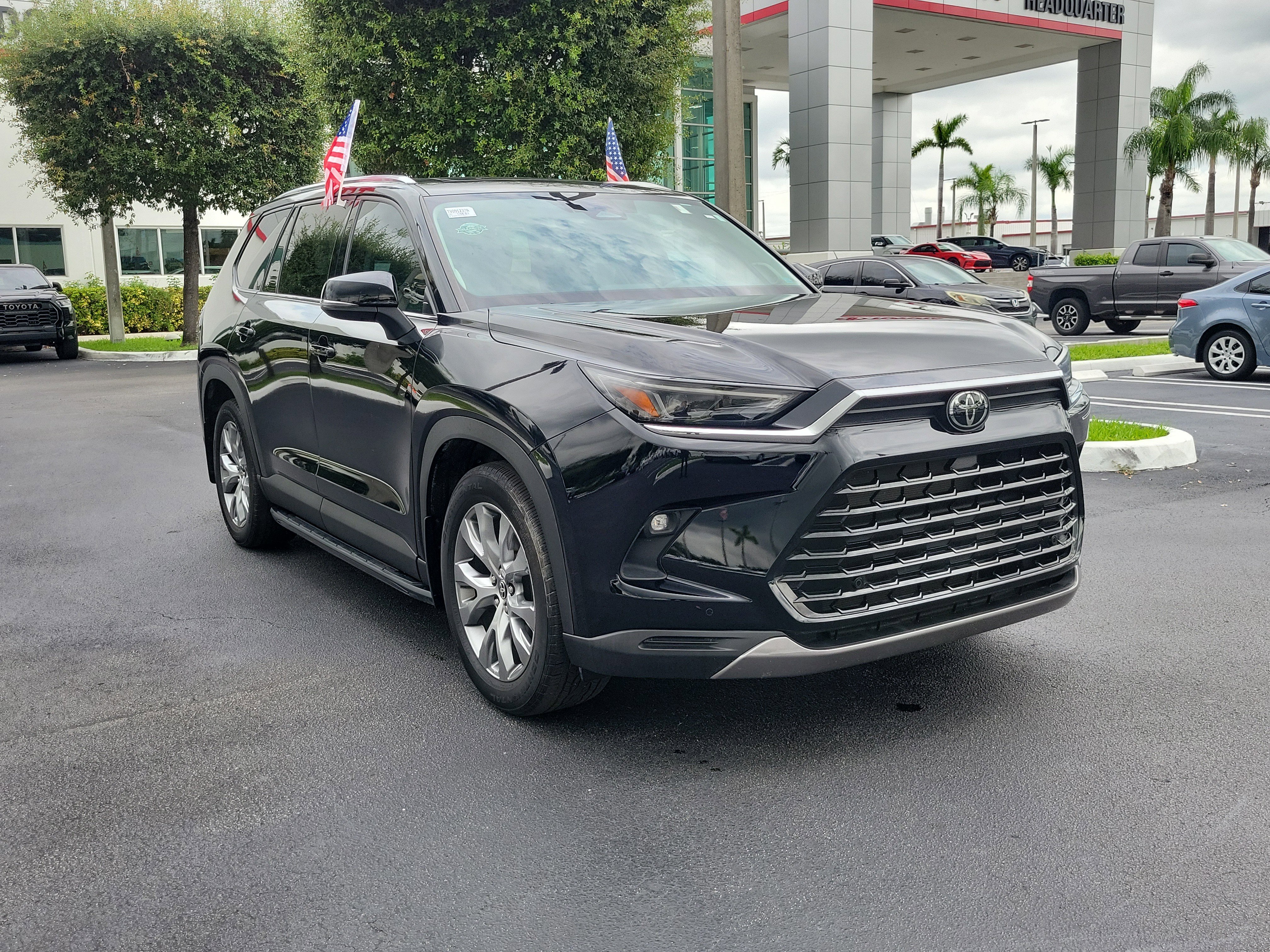 Used 2024 Toyota Grand Highlander XLE video 2
