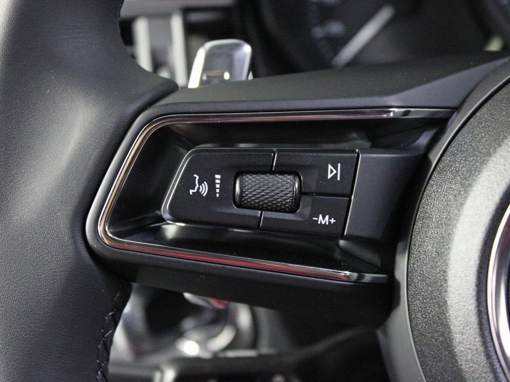 Certified 2025 Porsche Macan image 22