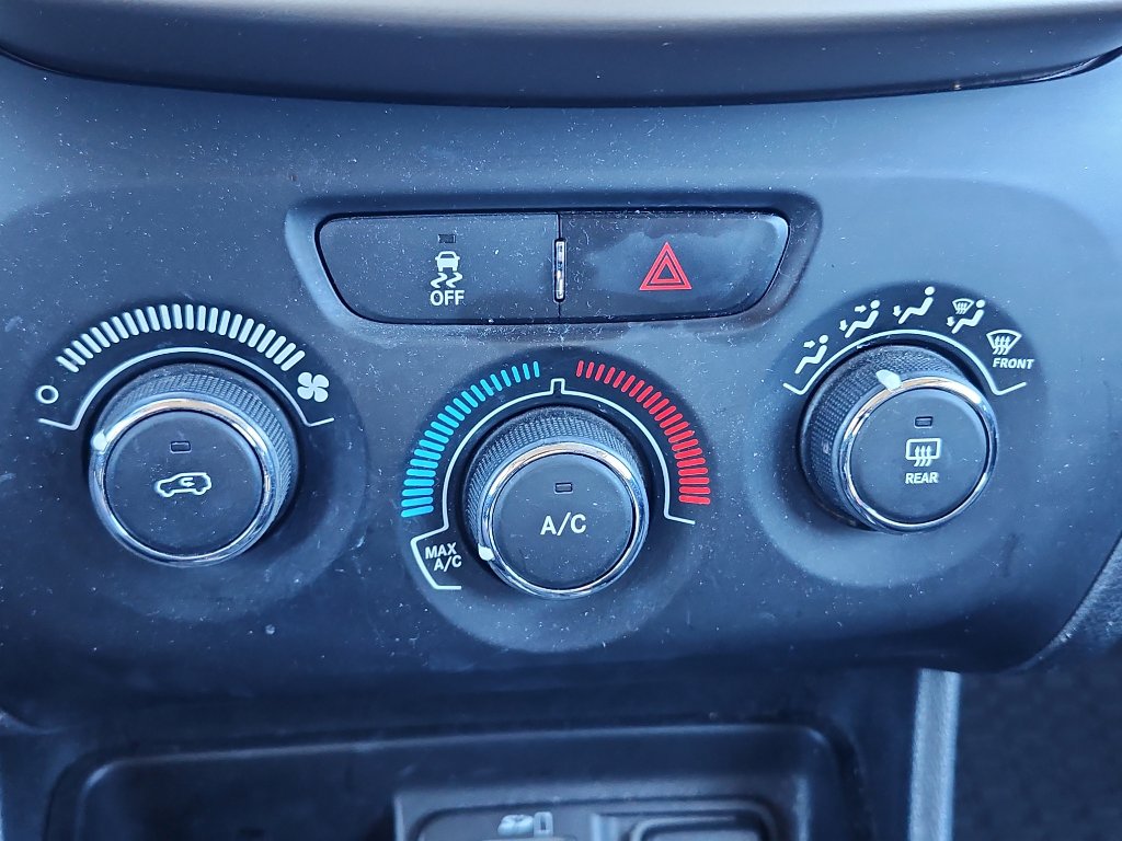 Used 2016 Jeep Cherokee Sport image 18