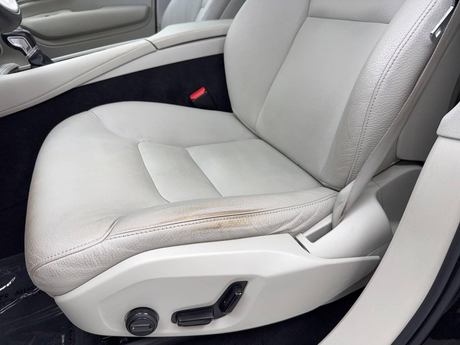 Used 2020 Volvo XC90 T5 Momentum w/ Protection Package Premier FWD image 34