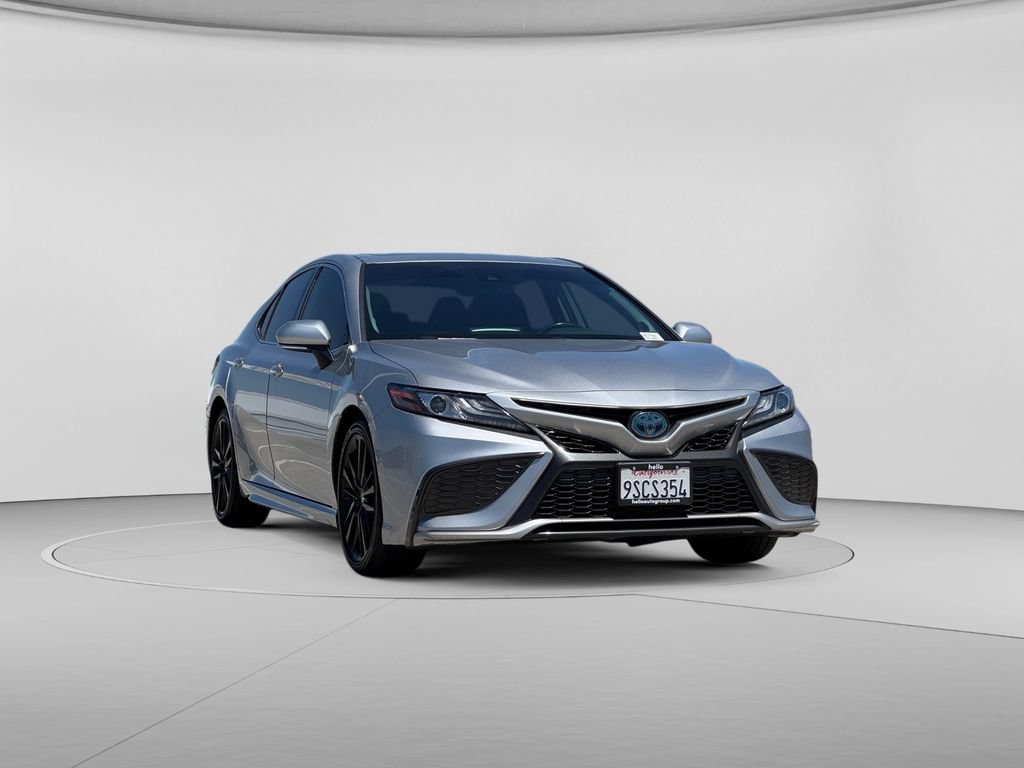 Used 2022 Toyota Camry XSE w/ Navigation Upgrade Package FWD image 4