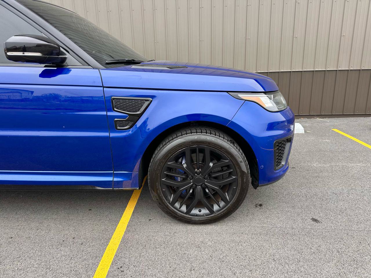 Used 2015 Land Rover Range Rover Sport SVR image 16