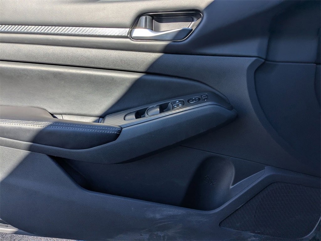 Used 2024 Nissan Altima 2.5 SV image 13
