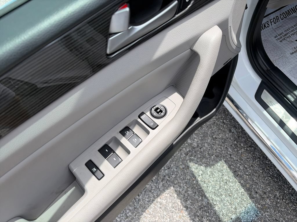 Used 2019 Hyundai Sonata Limited w/ Ultimate Package 02 FWD image 12
