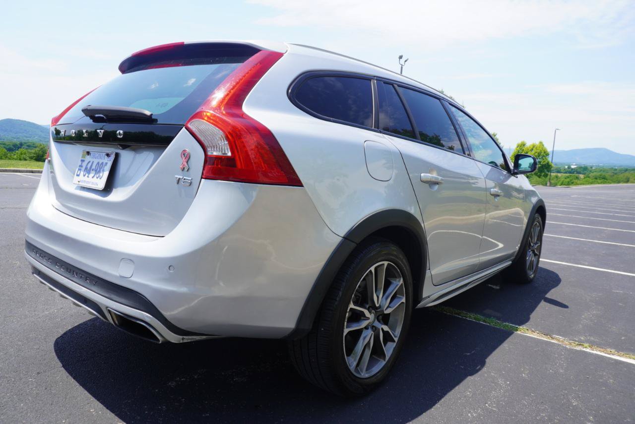 Used 2018 Volvo V60 T5 Cross Country w/ Convenience Package AWD/4WD image 9
