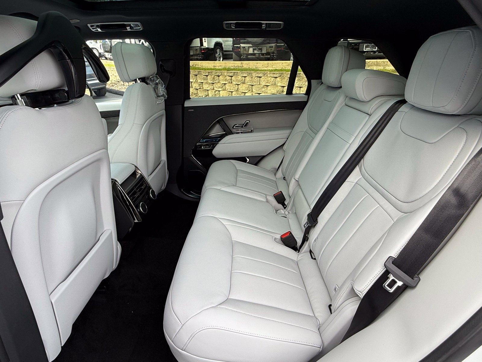 New 2026 Land Rover Range Rover Sport SE AWD/4WD image 16