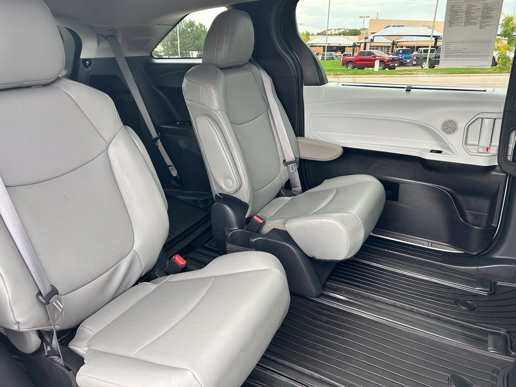 Used 2025 Toyota Sienna XLE w/ XLE Plus Package AWD/4WD image 29
