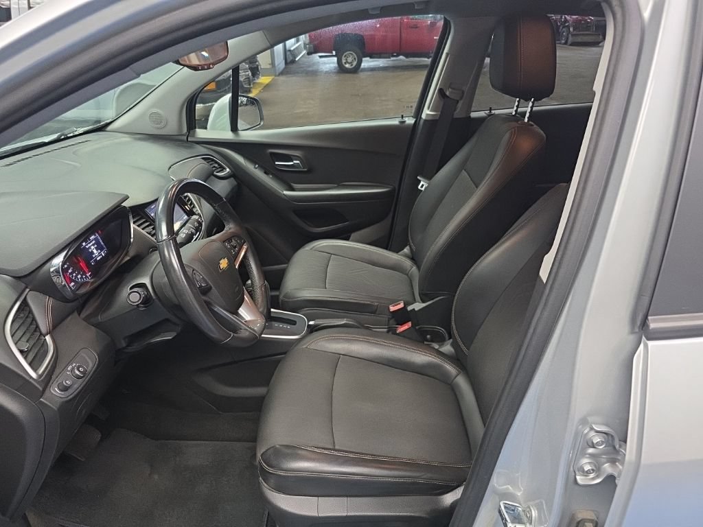 Certified 2022 Chevrolet Trax LT w/ Driver Confidence Package FWD image 20
