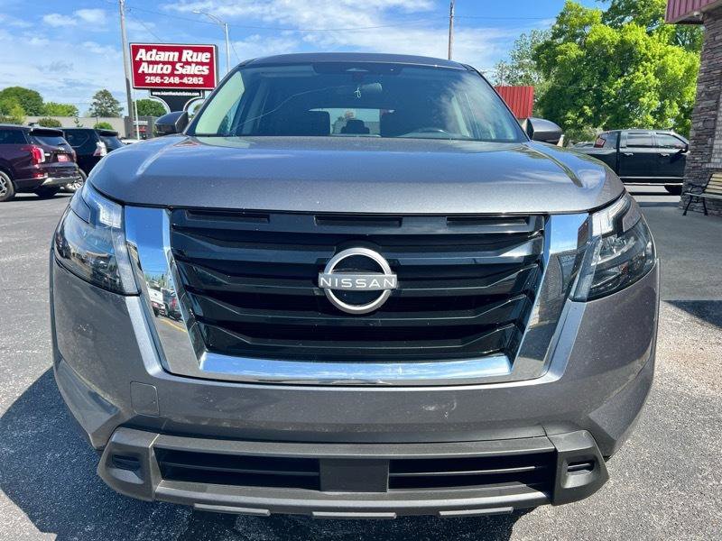 Used 2023 Nissan Pathfinder SV image 3