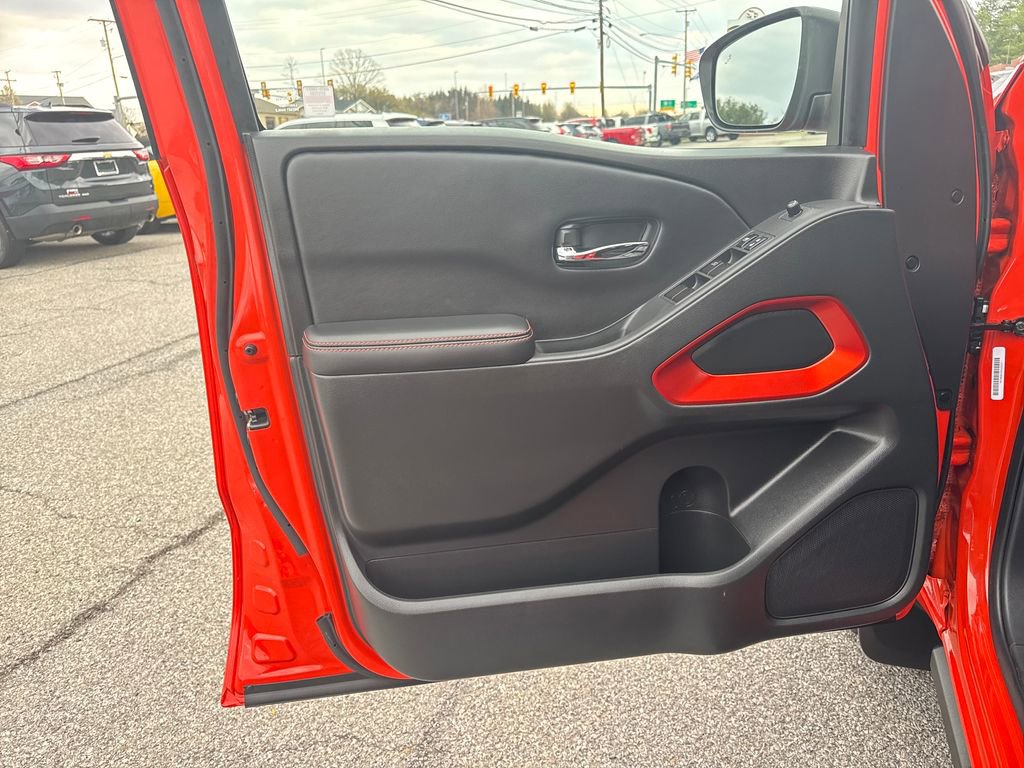 Certified 2025 Nissan Frontier PRO-4X image 12