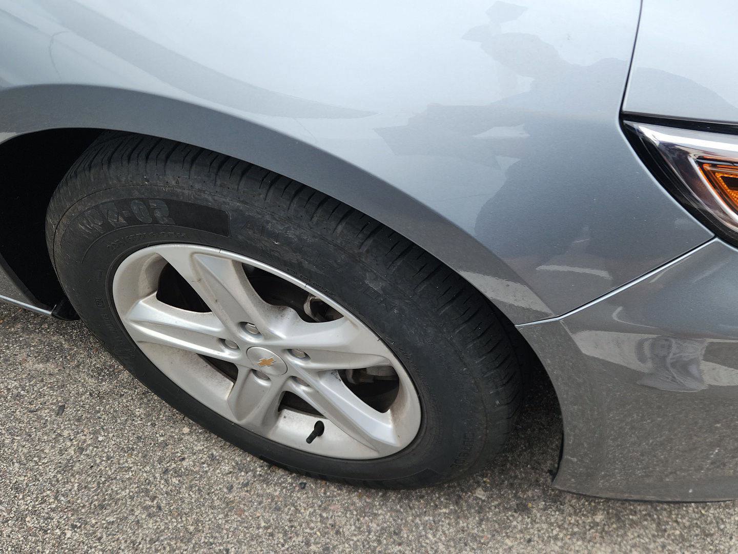 Used 2024 Chevrolet Malibu LT FWD image 2
