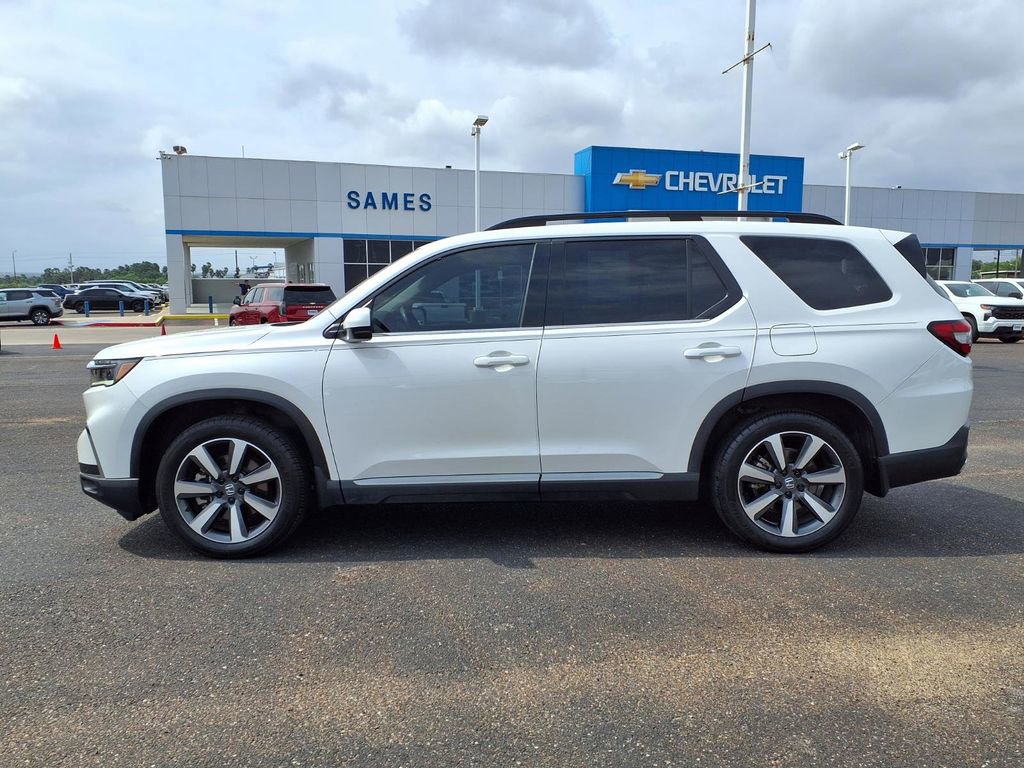 Used 2025 Honda Pilot Touring image 4