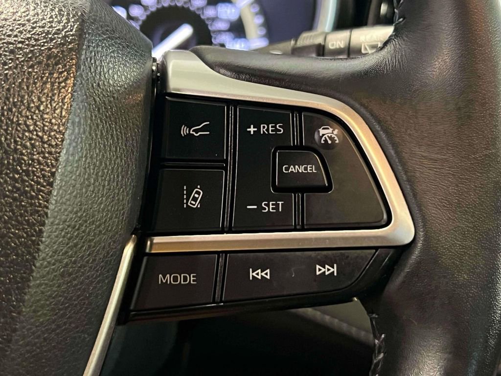 Used 2022 Toyota Highlander XSE image 25