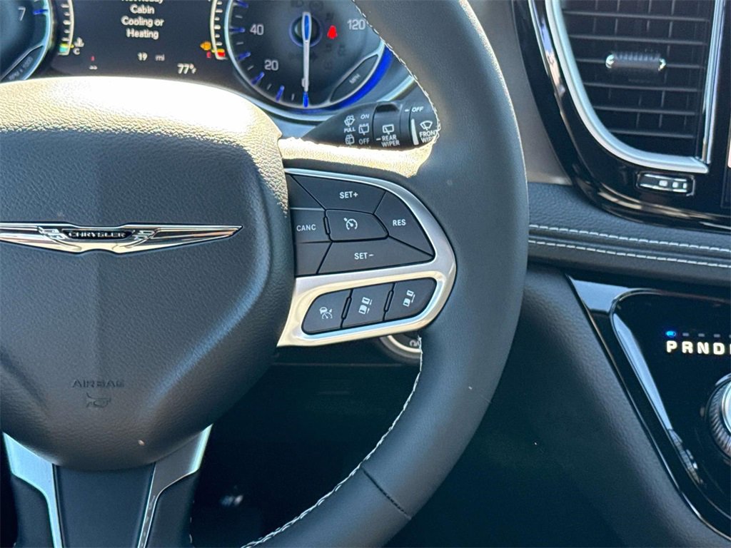 New 2026 Chrysler Pacifica Select image 13