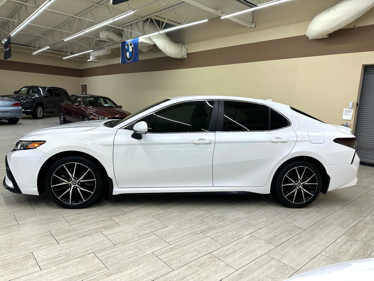 Used 2023 Toyota Camry SE image 10