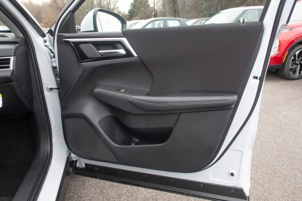 New 2025 Mitsubishi Outlander ES image 21