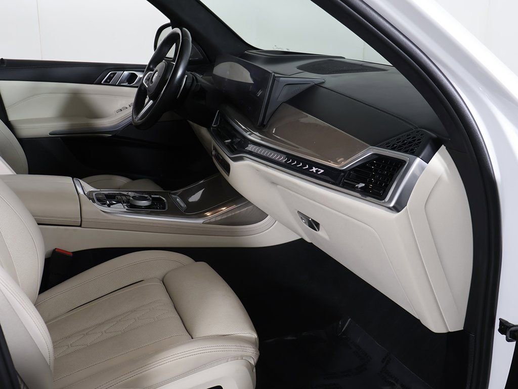 Used 2024 BMW X7 xDrive40i w/ Executive Package image 32