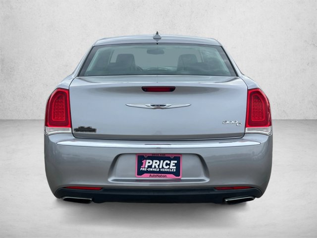 Used 2016 Chrysler 300 C RWD image 7