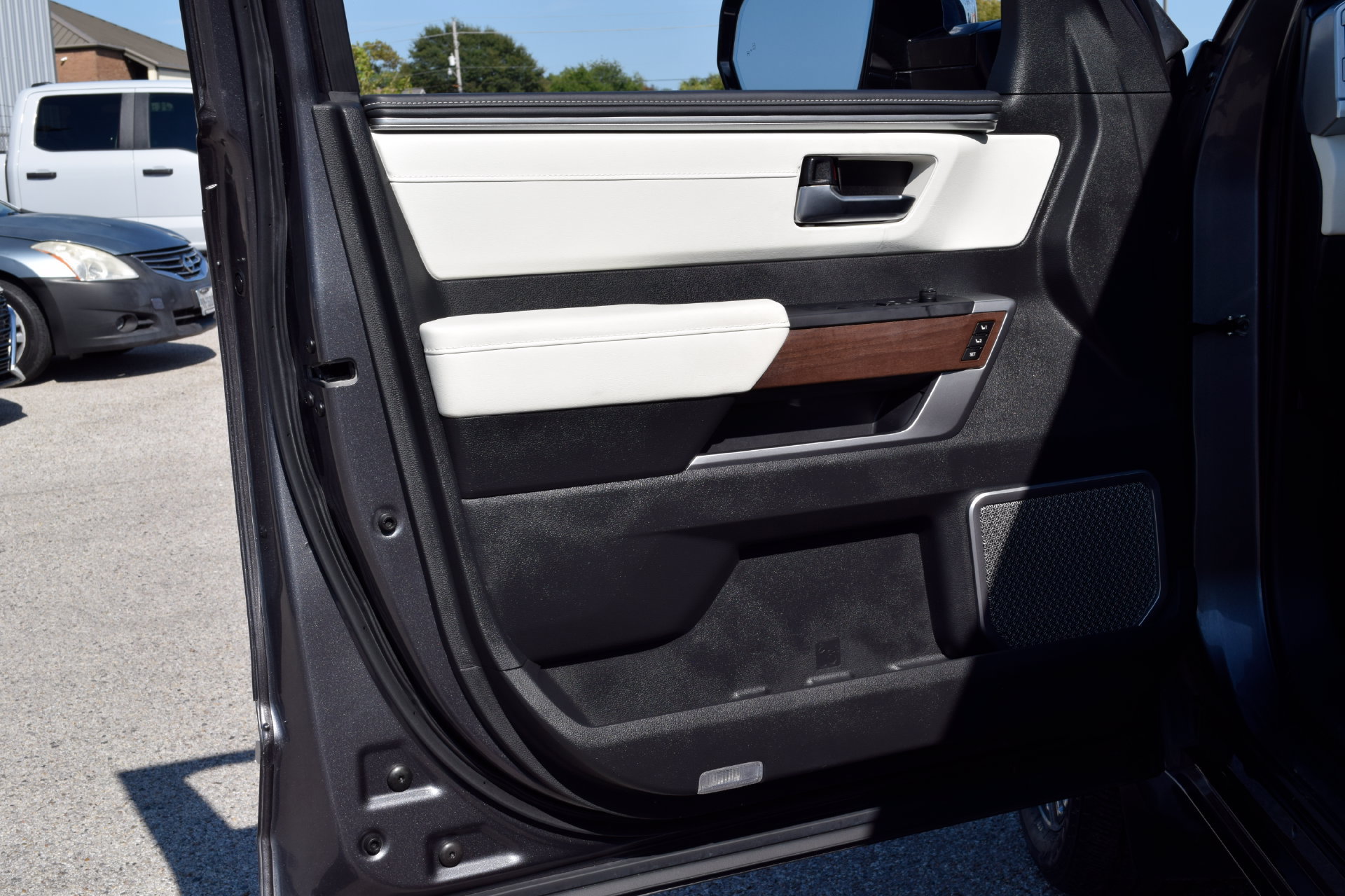 Used 2024 Toyota Sequoia Capstone AWD/4WD image 17