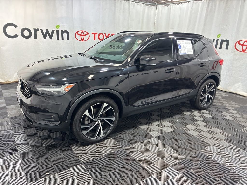Used 2022 Volvo XC40 T5 R-Design w/ Climate Package image 4