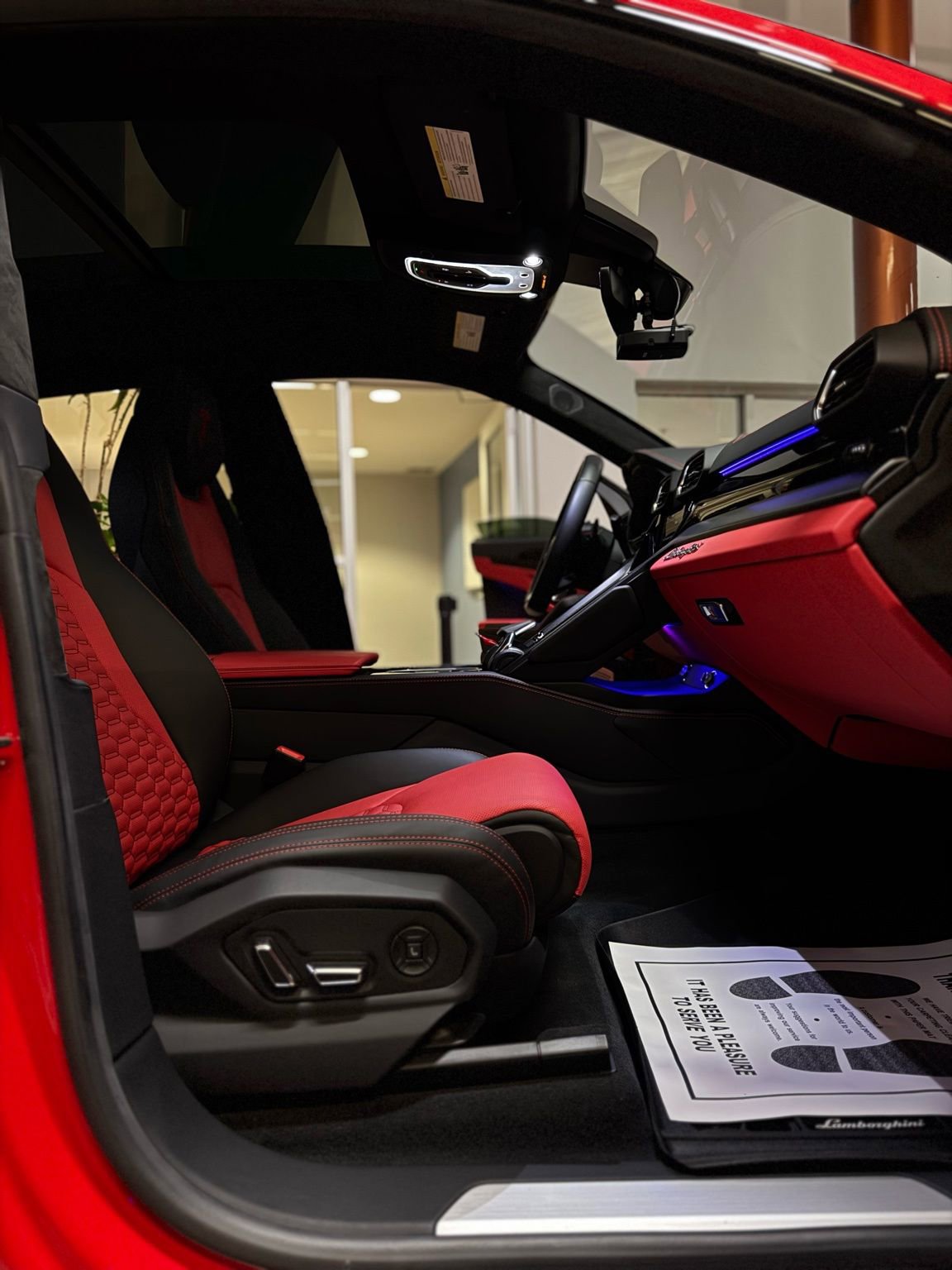 Used 2022 Lamborghini Urus image 16